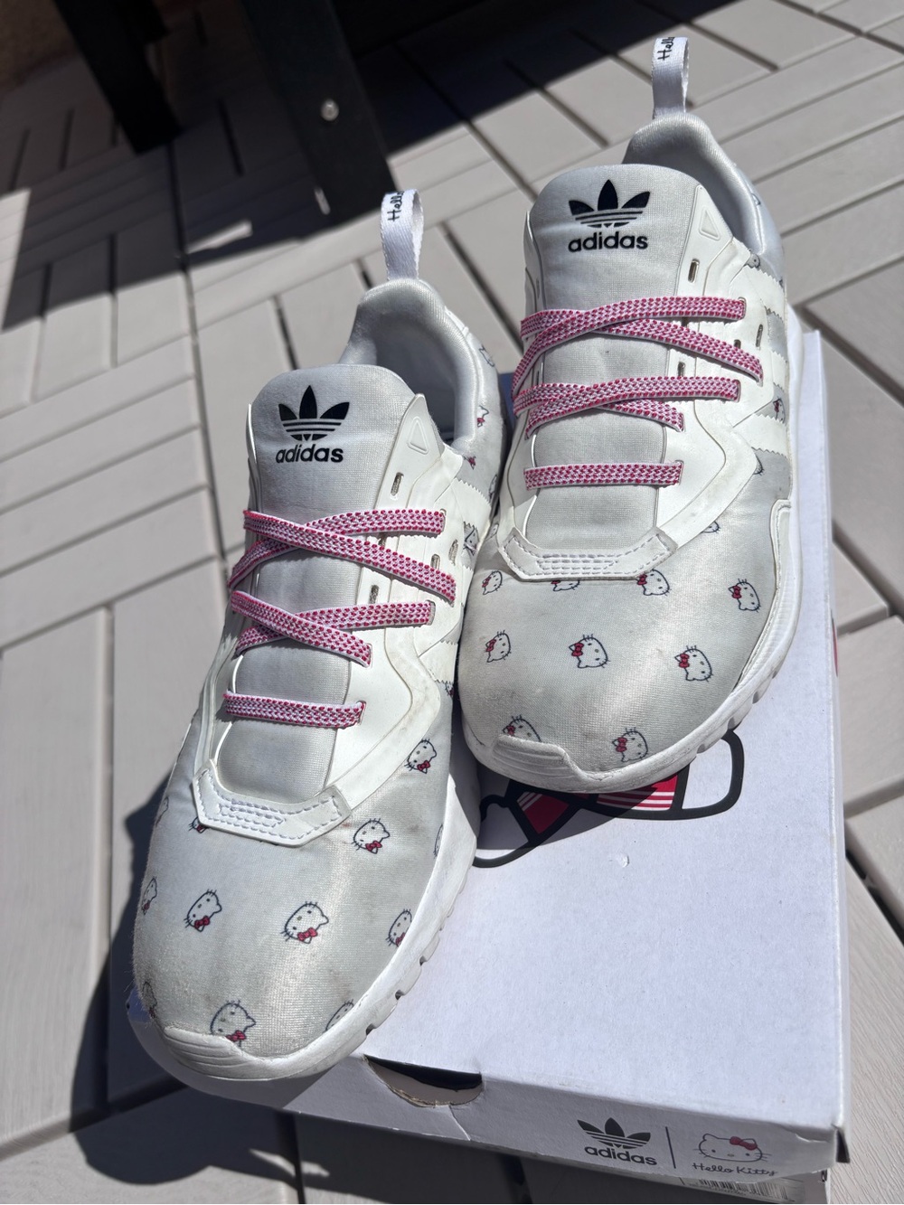 ADIDAS X HelloKitty Kids White Sneakers w/ red/wht elasticLaces - Slip-On Shoes